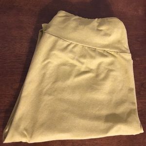 Mustard LuLaRoe one size leggings