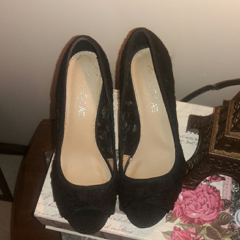 Size 9 black lace wedges