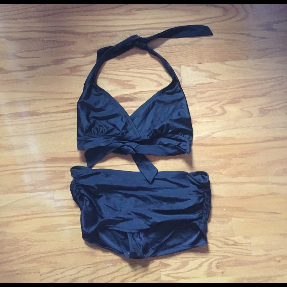 Black bikini