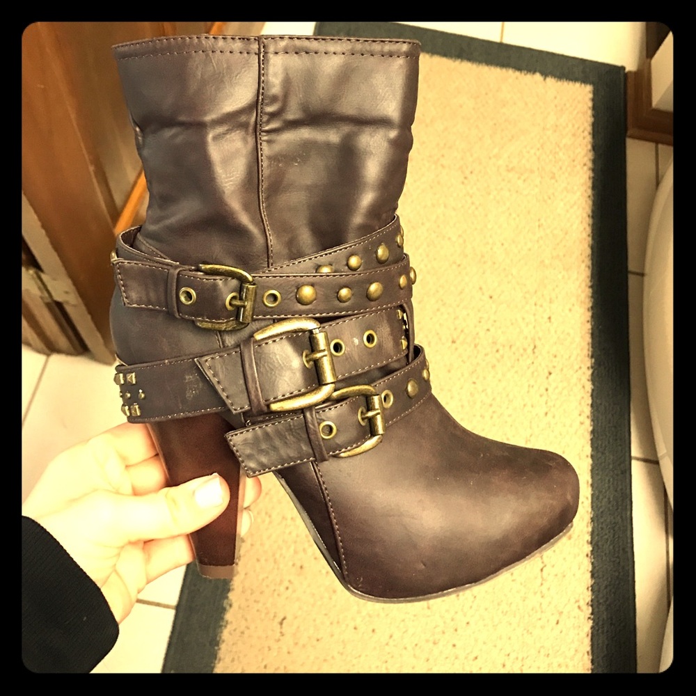 Shoes size 7.5