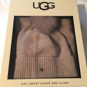 UGG Hat, Smart Glove & Scarf Set