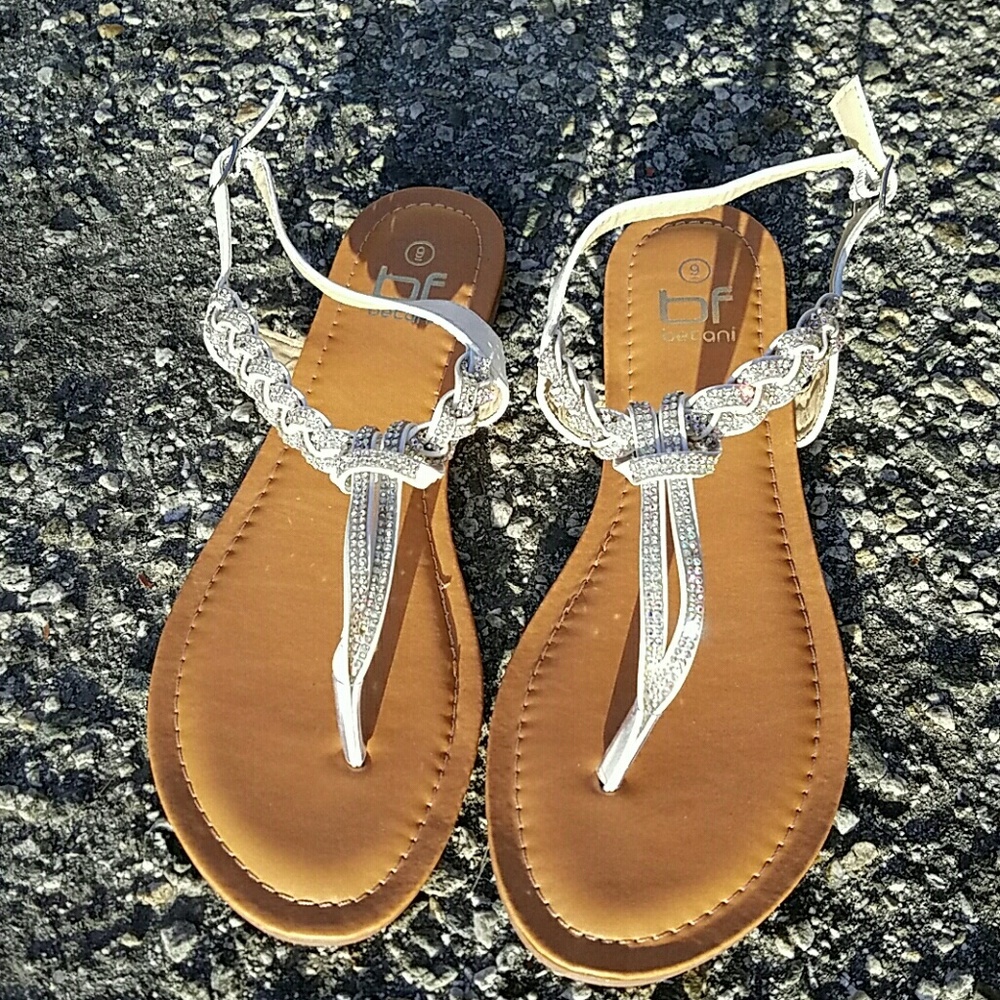 ๐๐๐จ๐ฉ 7.5 & 8.5๐คWhite Rhinestone Embellished - Picture 2 of 3