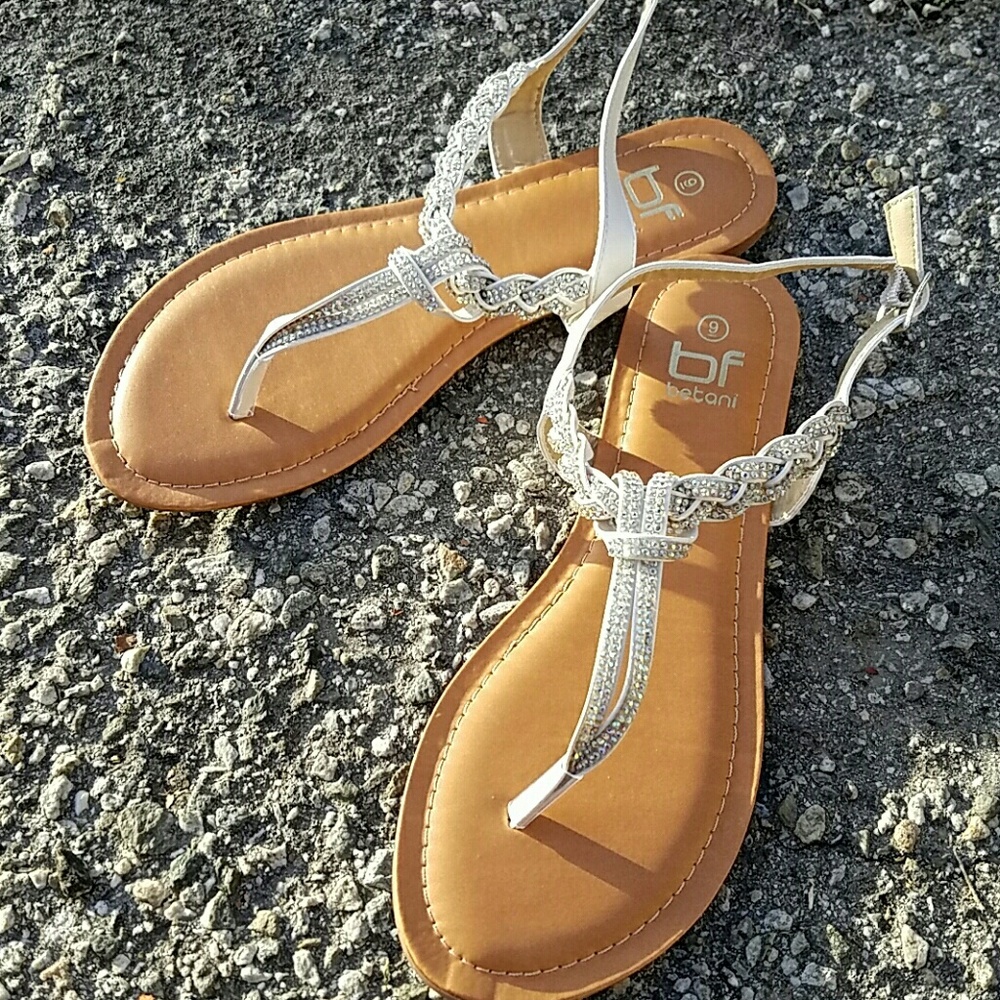 ๐๐๐จ๐ฉ 7.5 & 8.5๐คWhite Rhinestone Embellished - Picture 3 of 3