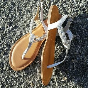 𝙇𝙖𝙨𝙩 7.5 & 8.5🖤White Rhinestone Embellished