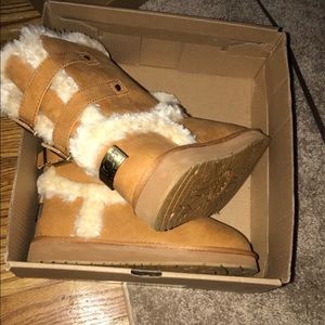 Brown Buckled Uggs ❣️