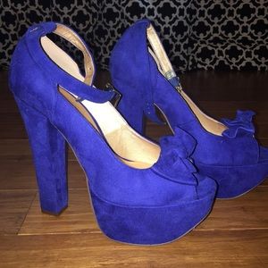 Never worn royal blue Luichiny platform pumps SZ10