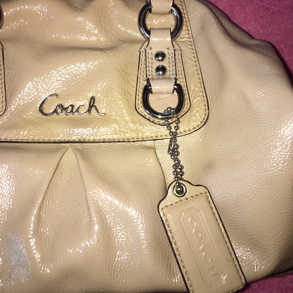 Gorgeous Nude Coach - Picture 4 of 4