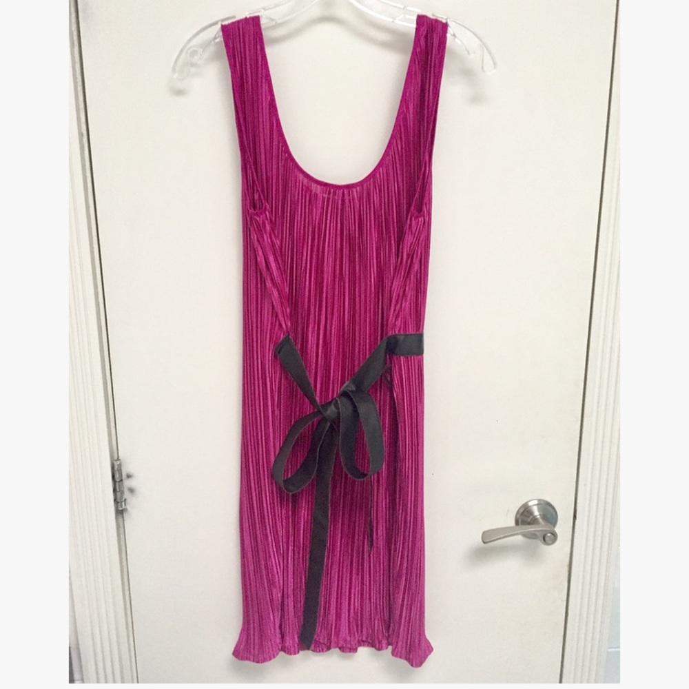 Vince Camuto- Fuchsia dress with Black belt