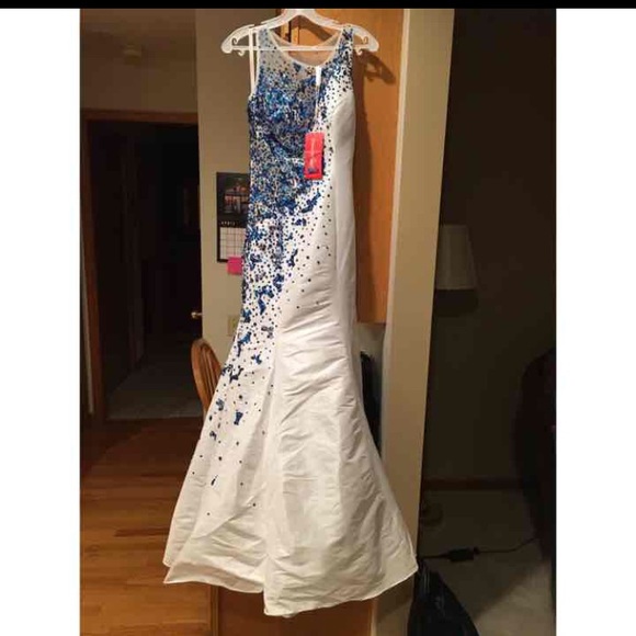 NWT PROM DRESS - Picture 2 of 4