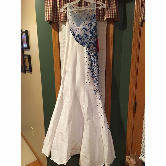 NWT PROM DRESS - Picture 3 of 4