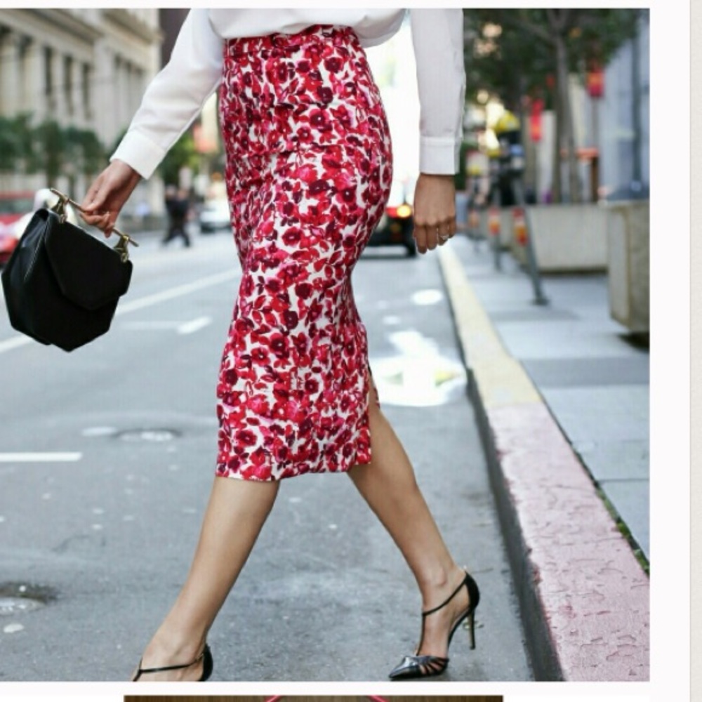Beautiful midi pencil skirt