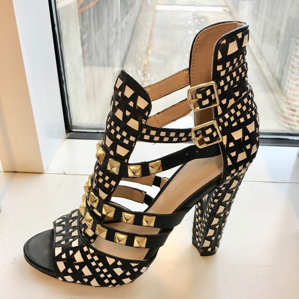 🚫 SOLD 🚫 Zara Gold Stud Heels Euro 37/US 7