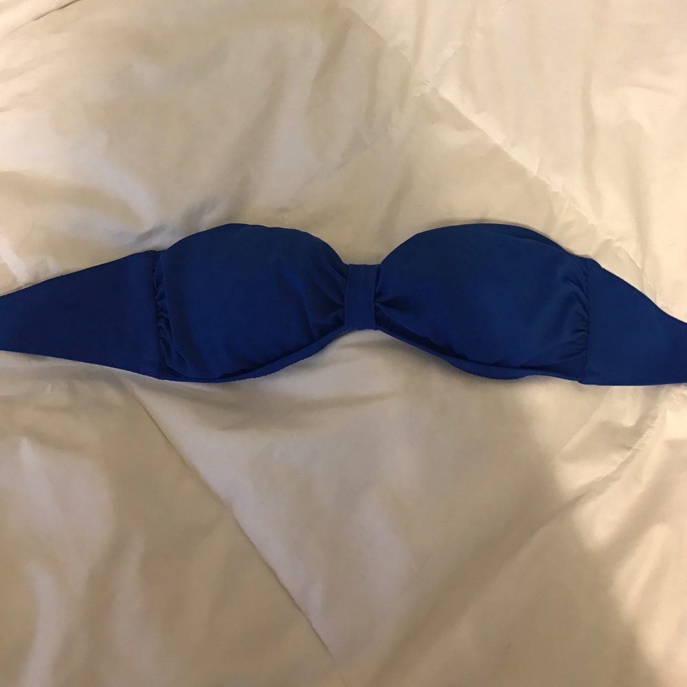 Blue strapless baiting suit top