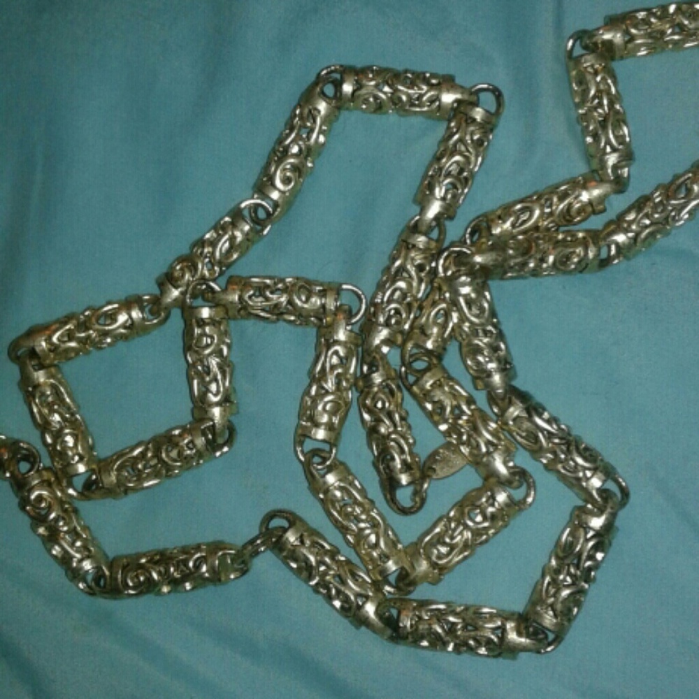 Vintage belt EXP silvertone linked round tubular pieces chain belt