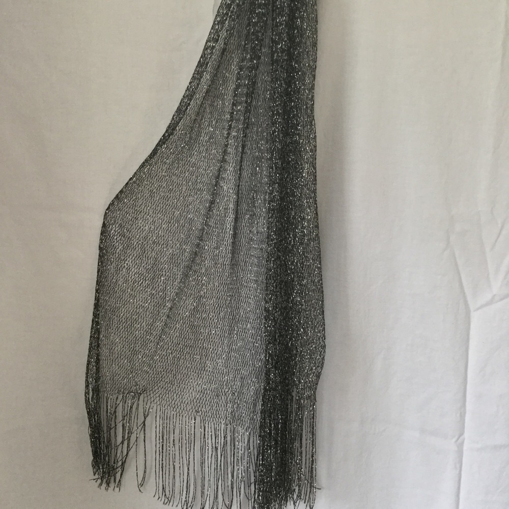 🎉SALE!!🎉Black metallic net fringe scarf