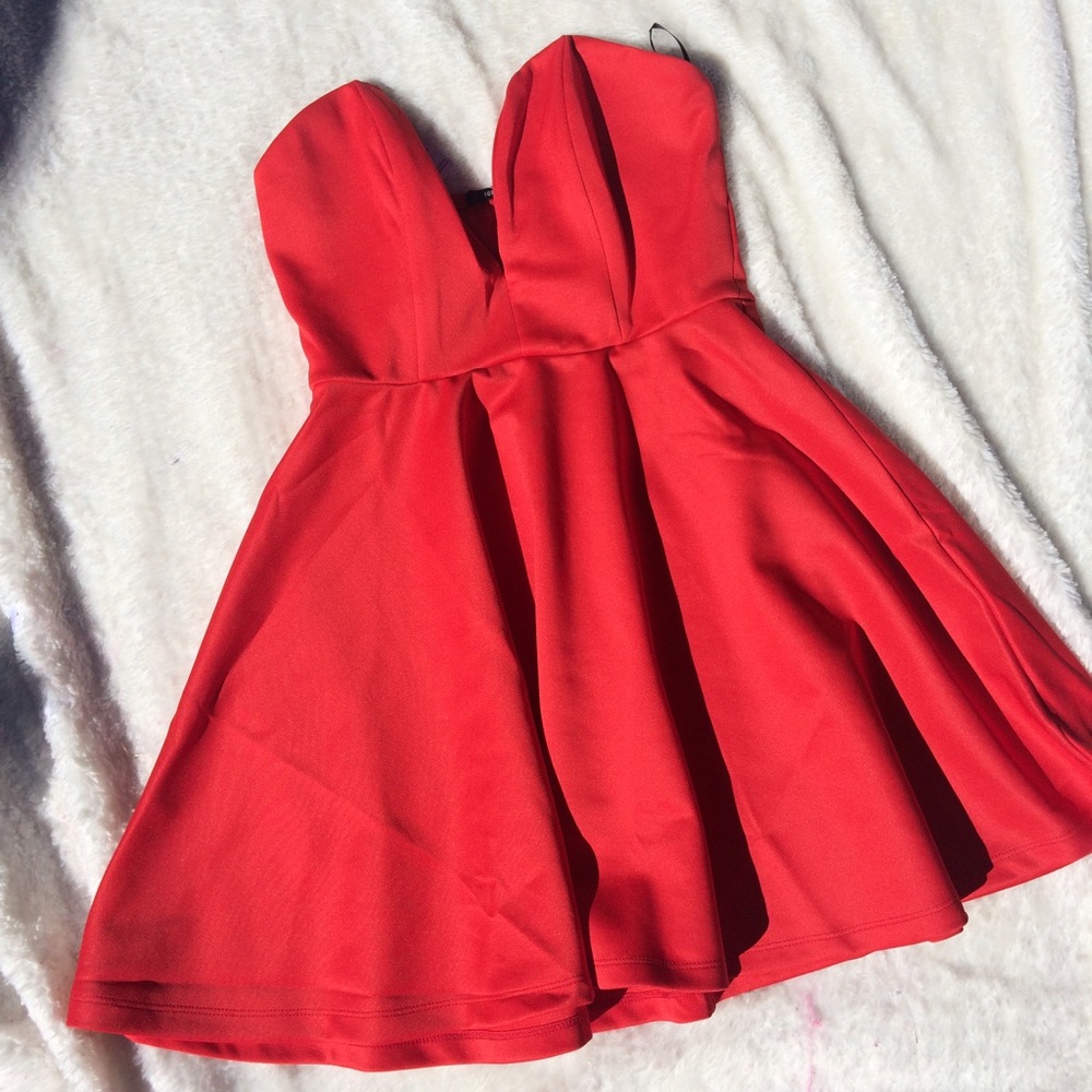 Red plunge dress 🍒