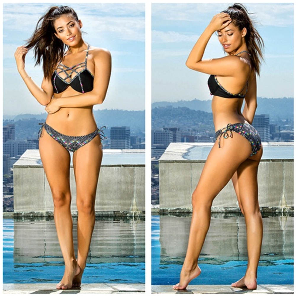 Black Abstract Crisscross Front Tie Sides Bikinis.