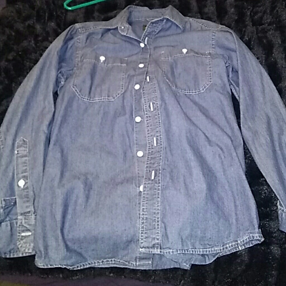 Eddie Bauer button along sleeve