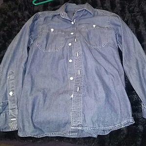 Eddie Bauer button along sleeve