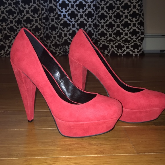 New Red suede Dolce Vita platform pumps - Picture 1 of 4
