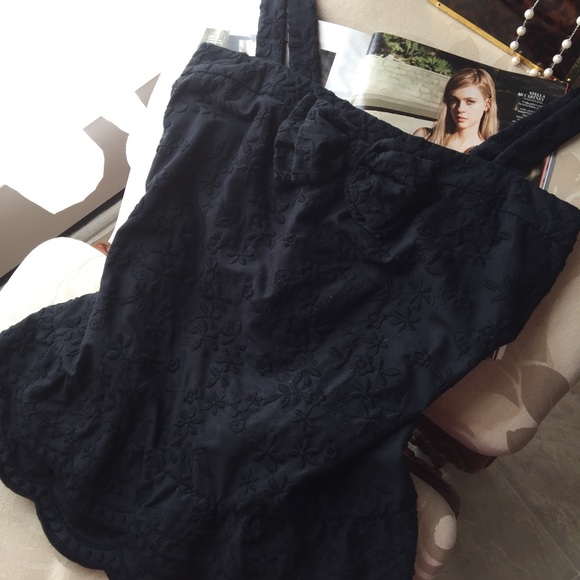 Juicy Couture Tops - Juicy Couture Bow Scallops Tank Top