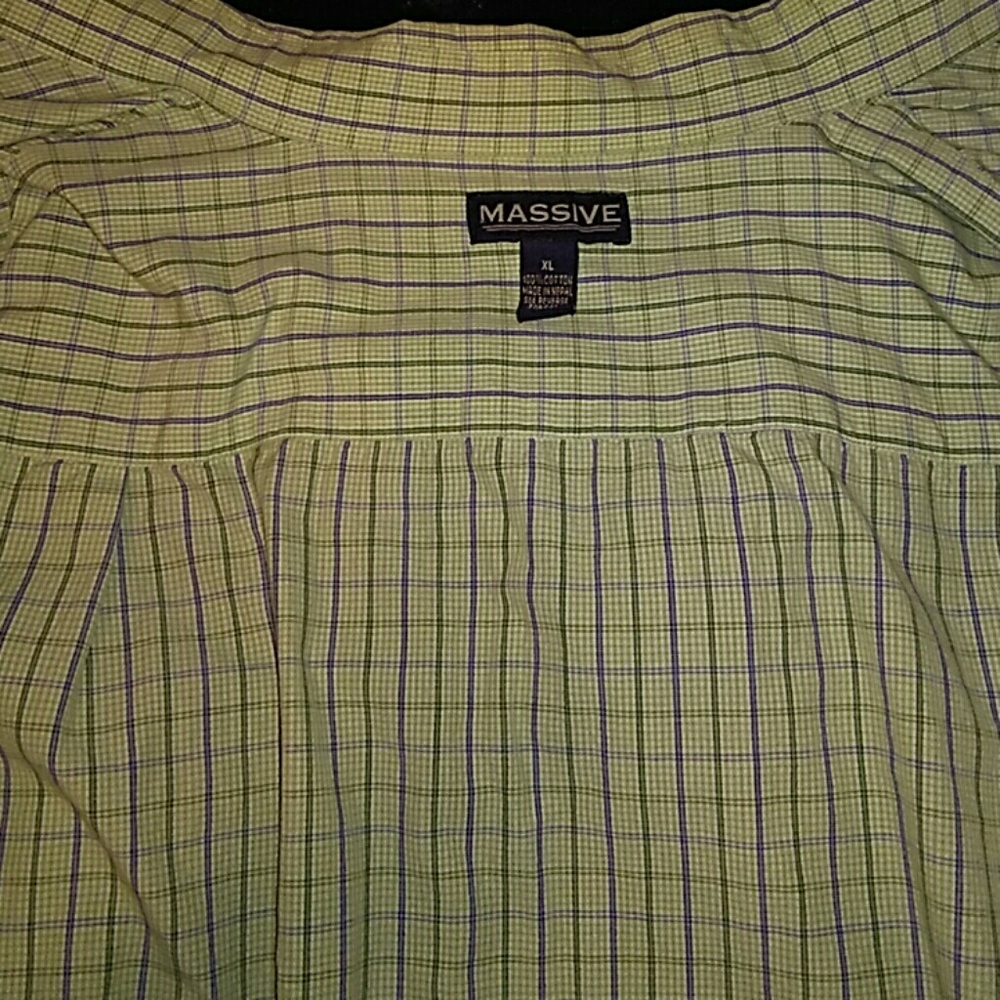 Massive button down - Picture 2 of 2
