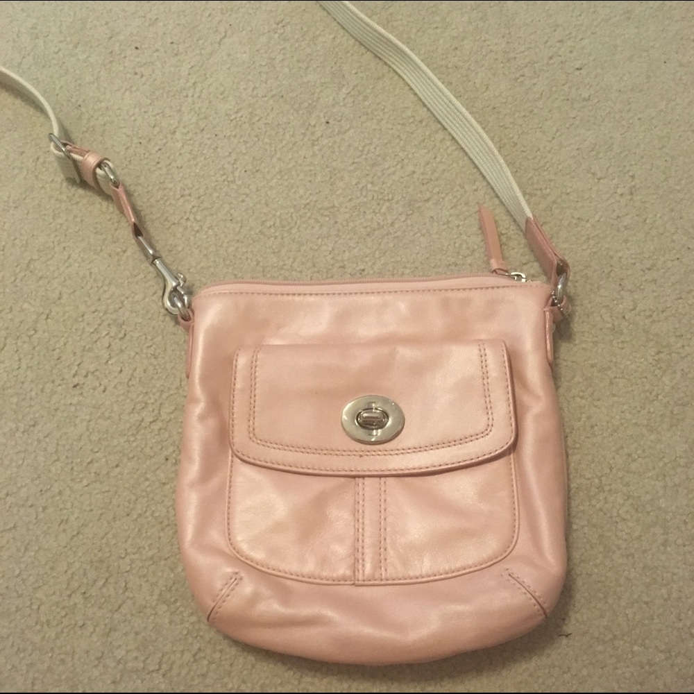Cute pink coach purse!