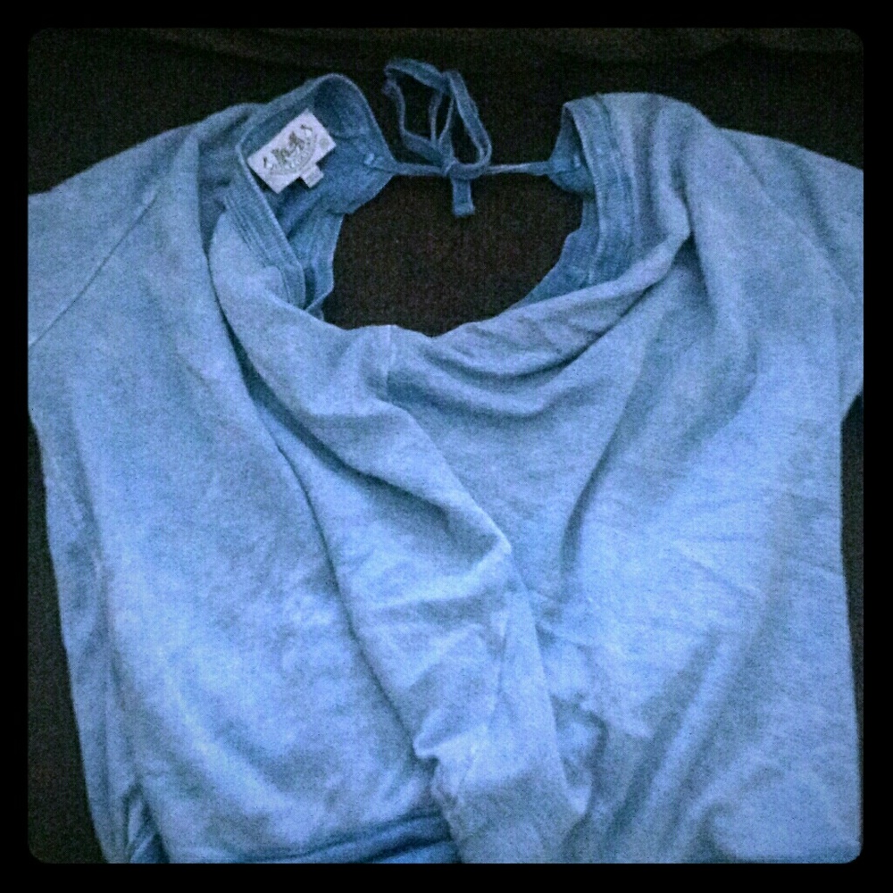 Blue open-back sweater with tie