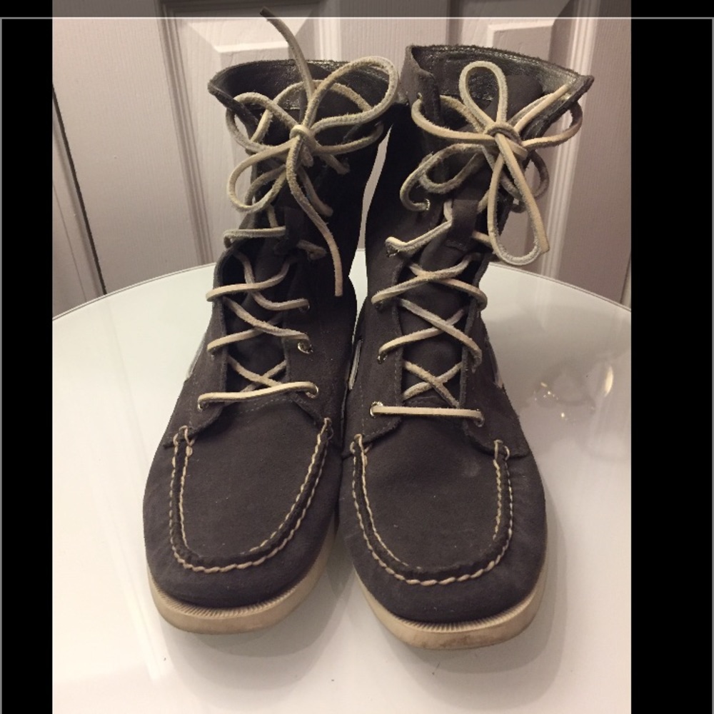 Sperry high top siders. Barley worn.