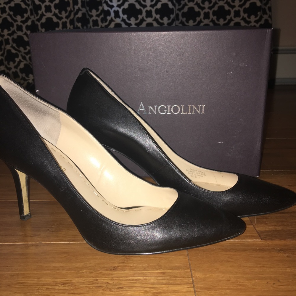 Black Enzo Angiolini leather pumps
