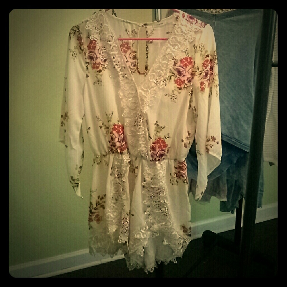 Lace trim romper with long sleeves