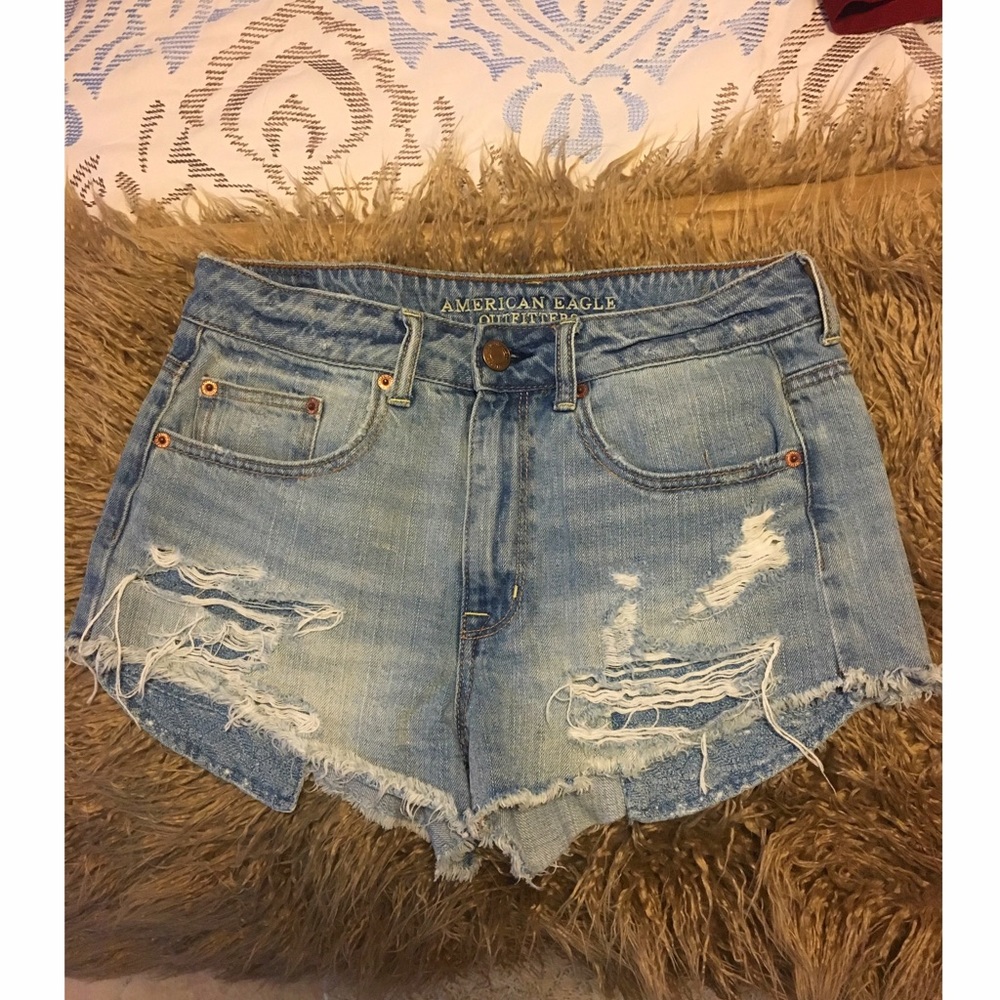 AEO RIPPED HIGH RISE JEAN SHORTS