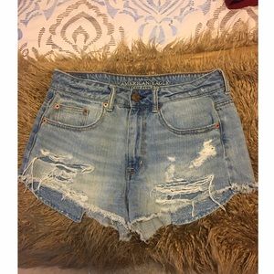AEO RIPPED HIGH RISE JEAN SHORTS