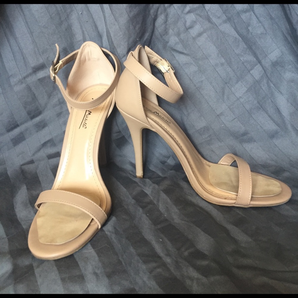 Classy Tan Heels 👠