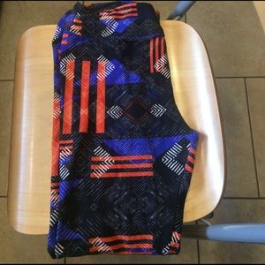 LuLaRoe one size leggings black with design