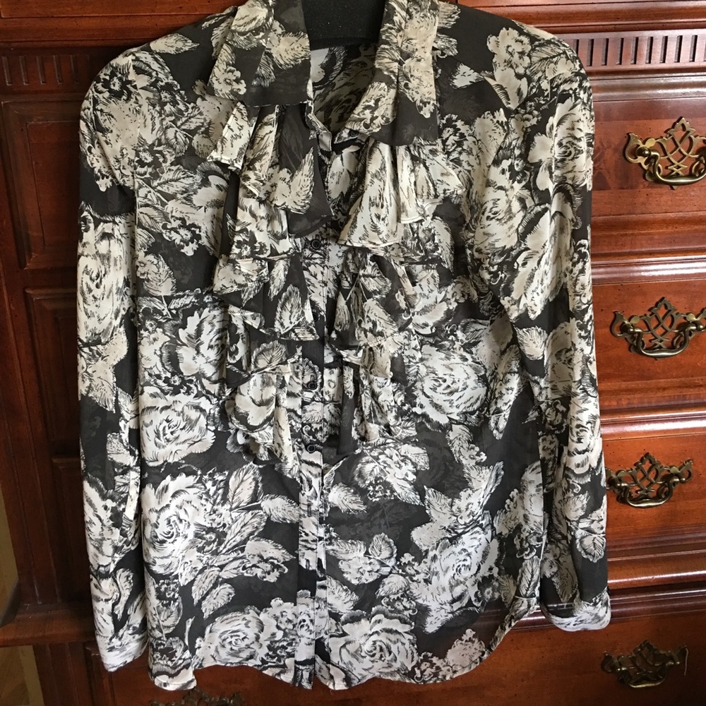 CAbi Ruffled Front Blouse Sz M
