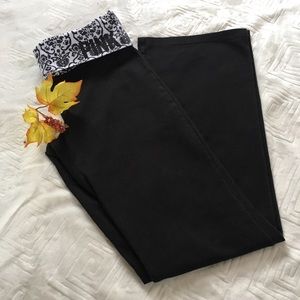 PINK Victoria's Secret fold over paisley yogas M