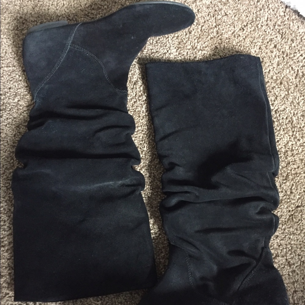 Steve Madden black suede boots size 6