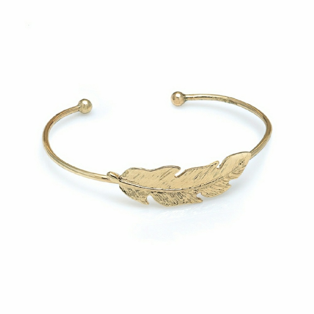 NEW! gold leaf bangle 🌿