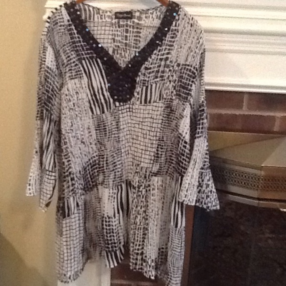 Maggie Barnes black and white top