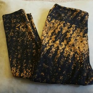LuLaRoe OS Black and Gold splatter print leggings