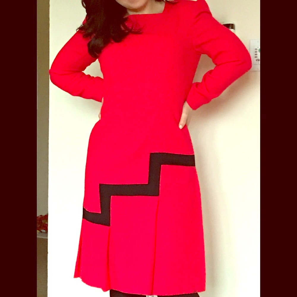 Carolina Herrera 8 m red knee dress red slimming