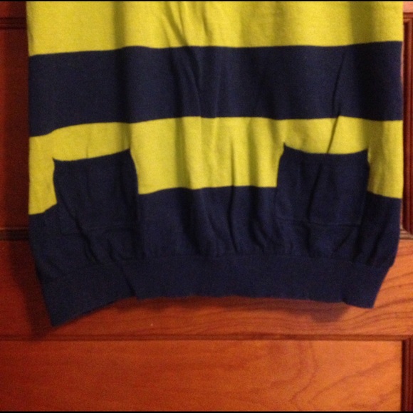 Flirty buttons down the back blue and green top - Picture 5 of 6