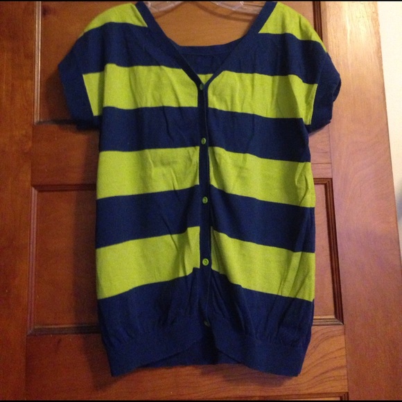 Flirty buttons down the back blue and green top - Picture 3 of 6