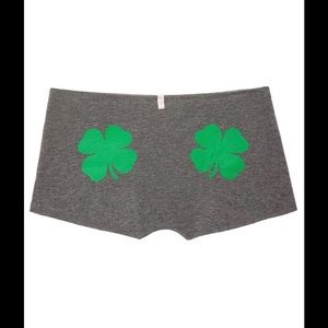 Victoria's Secret st patty boyshort panties large