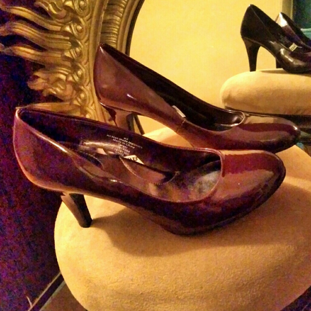 NWOT MERONA eggplant pump heels