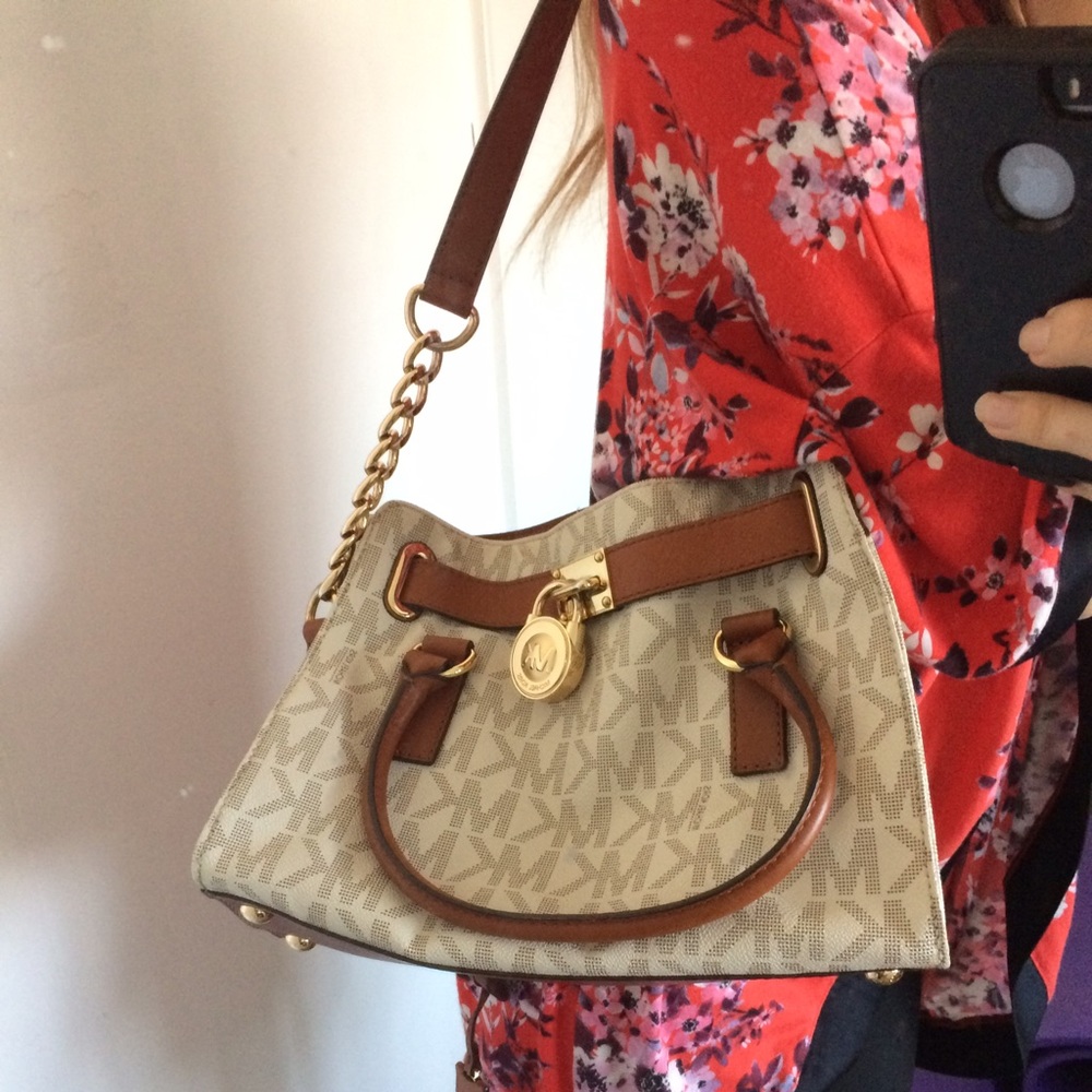 Michael Kors Signature Hamilton Satchel- Vanilla