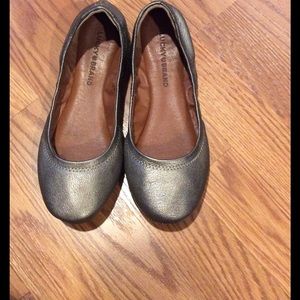Lucky Emmie flats size 7 EGUC pewter silver