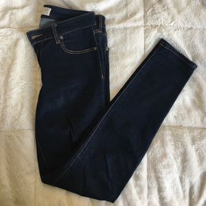 Dark rinse jeggings