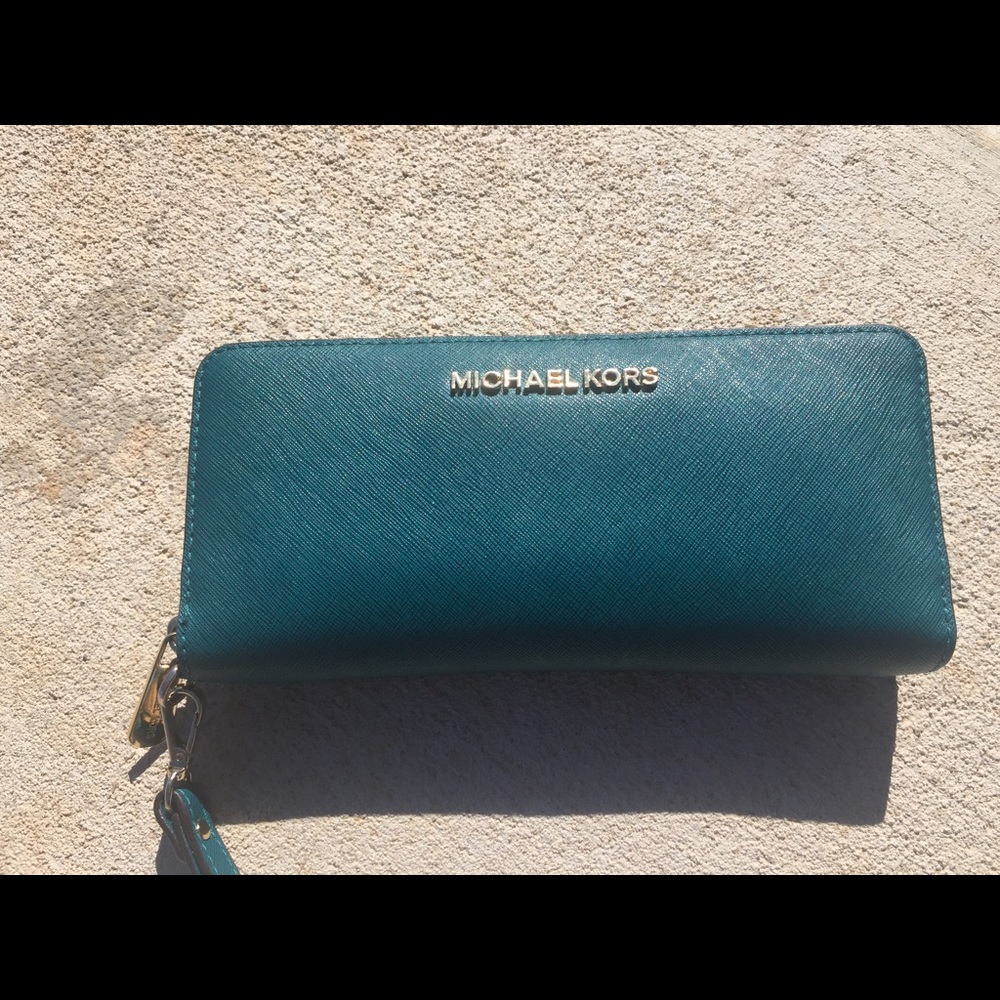 Michael Kors Teal Wallet! 💥💥💥One hour sale!💥💥